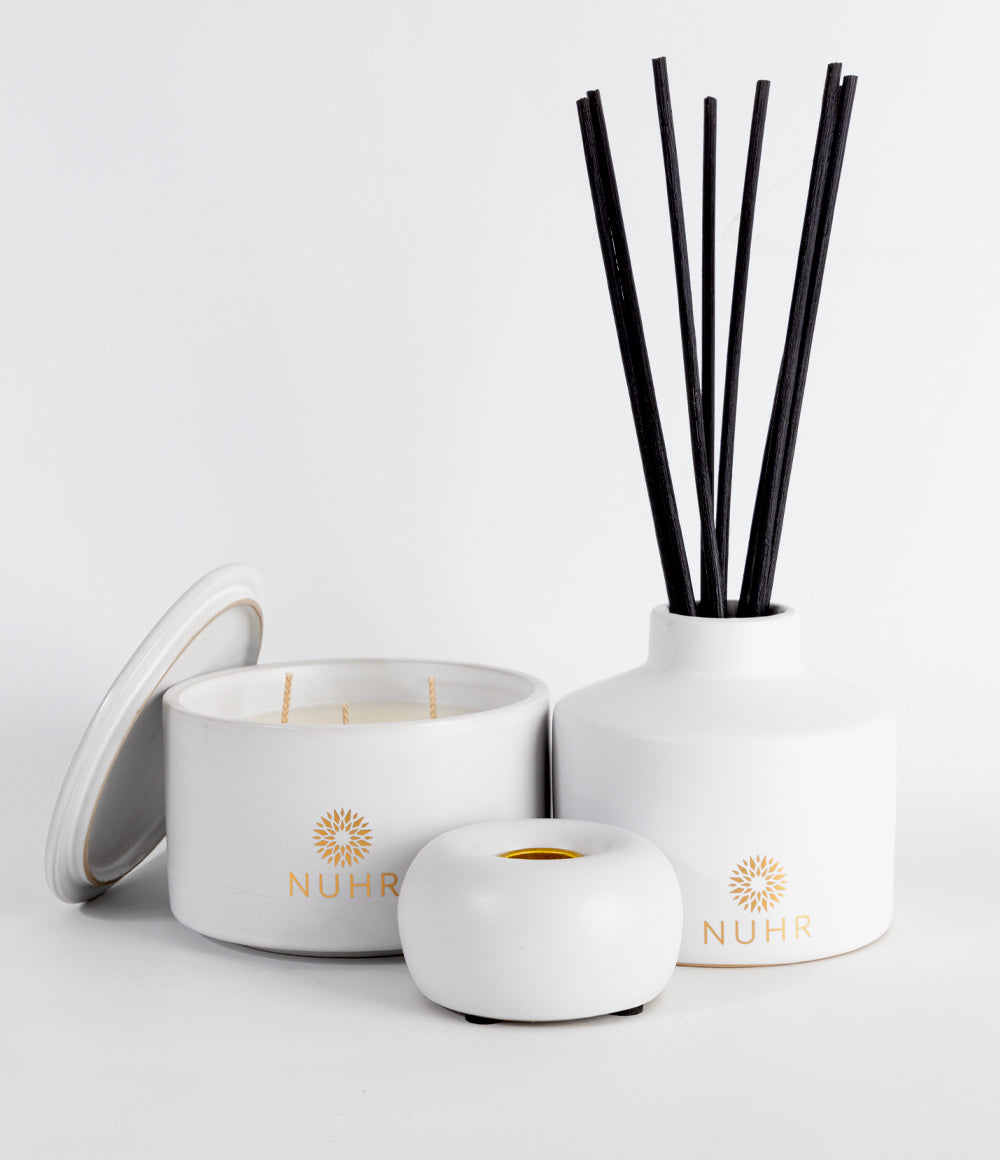 Diffuseur à rose et oud 200 ml / 400 ml dans un support en céramique noir ou blanc