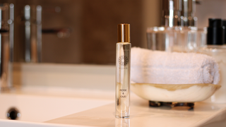 Oud vs Perfume: Which Luxury Fragrance Is Right for You?